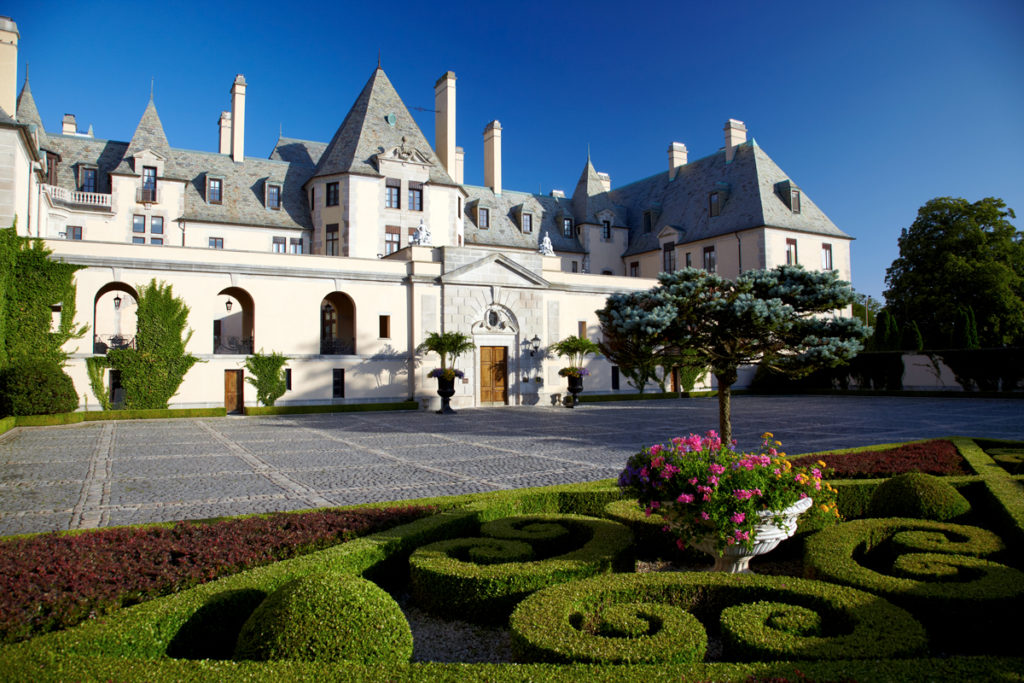 OHEKA CASTLE Courtyard View - Most expensive house in the world 