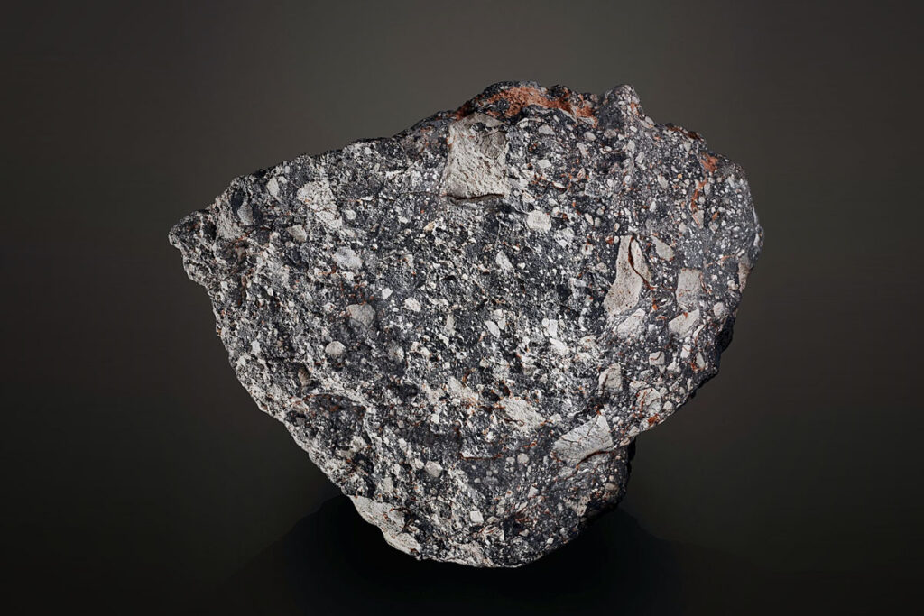 أحجار قمرية، حجر نيزك، أحد انواع النيازك| حجر النيزك قمري الذي  بيع بـ 2.5 مليون دولار