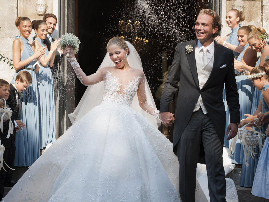 أغلى عشرة فساتين زفاف في التاريخ
-  فستان زفاف فيكتوريا شواروفسكي الكريستالي – مليون دولار