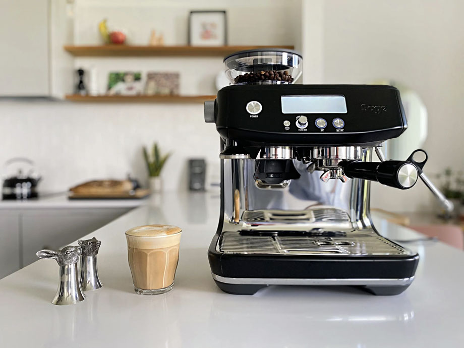 1- آلة الإسبريسو (Sage Barista Pro)، أفضل ماكينة قهوة يدوية للمحترفين