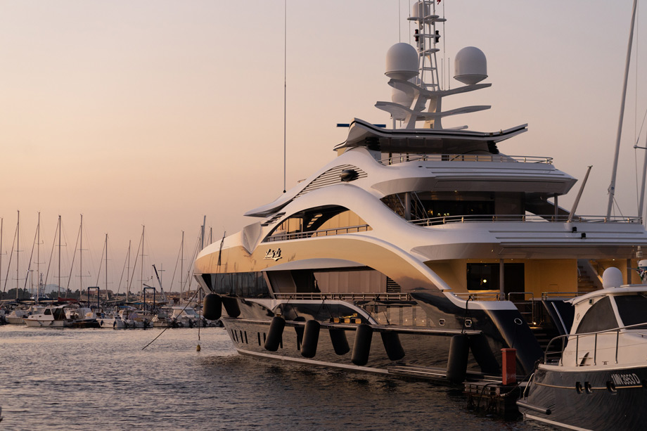 Buy luxury boat - Type of Boat
