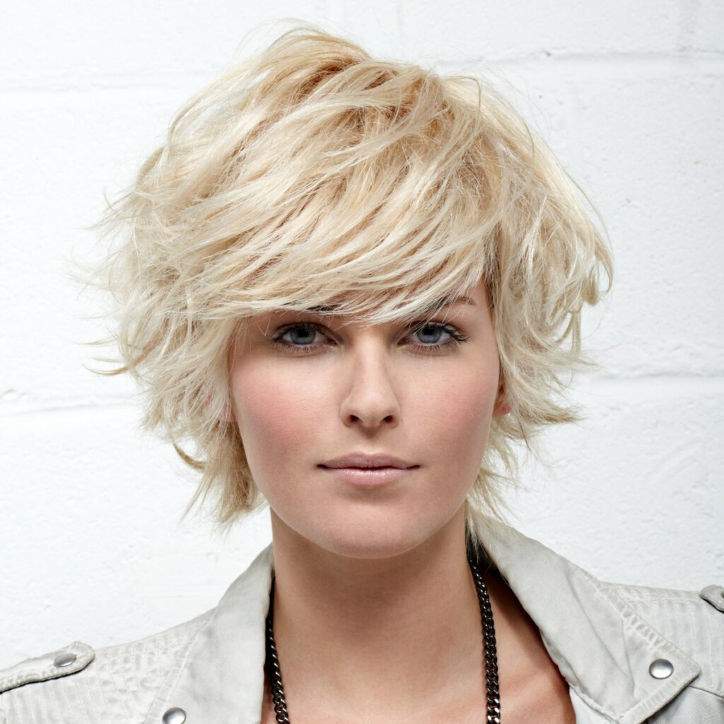 Short Hairstyles For Round Faces - Short Layers