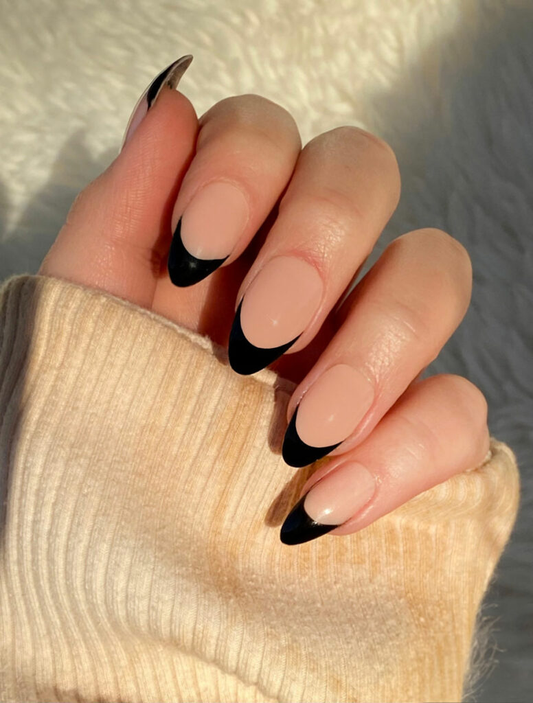 french tips nail art - Nude base with a black tip