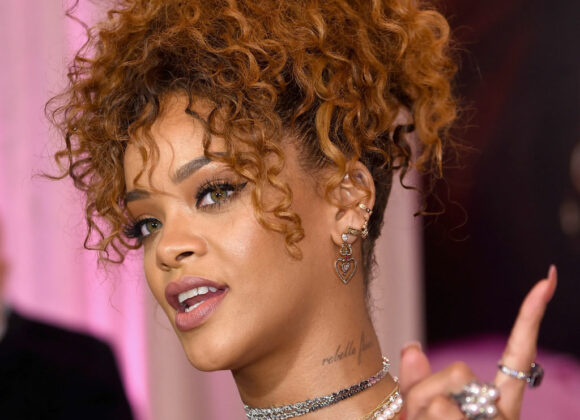 Rihanna - Hairstyles for Curly Hair